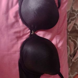 Black Fredrick's of Hollywood extreme cleavage bra